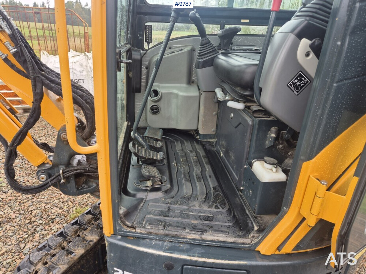 Hyundai 25Z-9AK mini excavator with tiltrotator and attachments - Mini excavator: picture 4 Hyundai 25Z-9AK mini excavator with tiltrotator and attachments - Mini excavator: picture 4