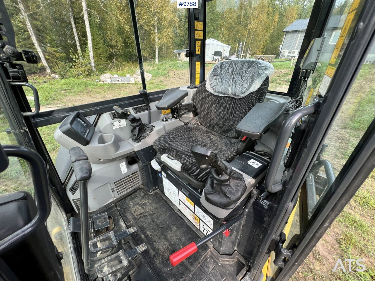 KOMATSU PC55MR-5E0 Excavator with attachments (SEE VIDEO) - Mini excavator: picture 5 KOMATSU PC55MR-5E0 Excavator with attachments (SEE VIDEO) - Mini excavator: picture 5