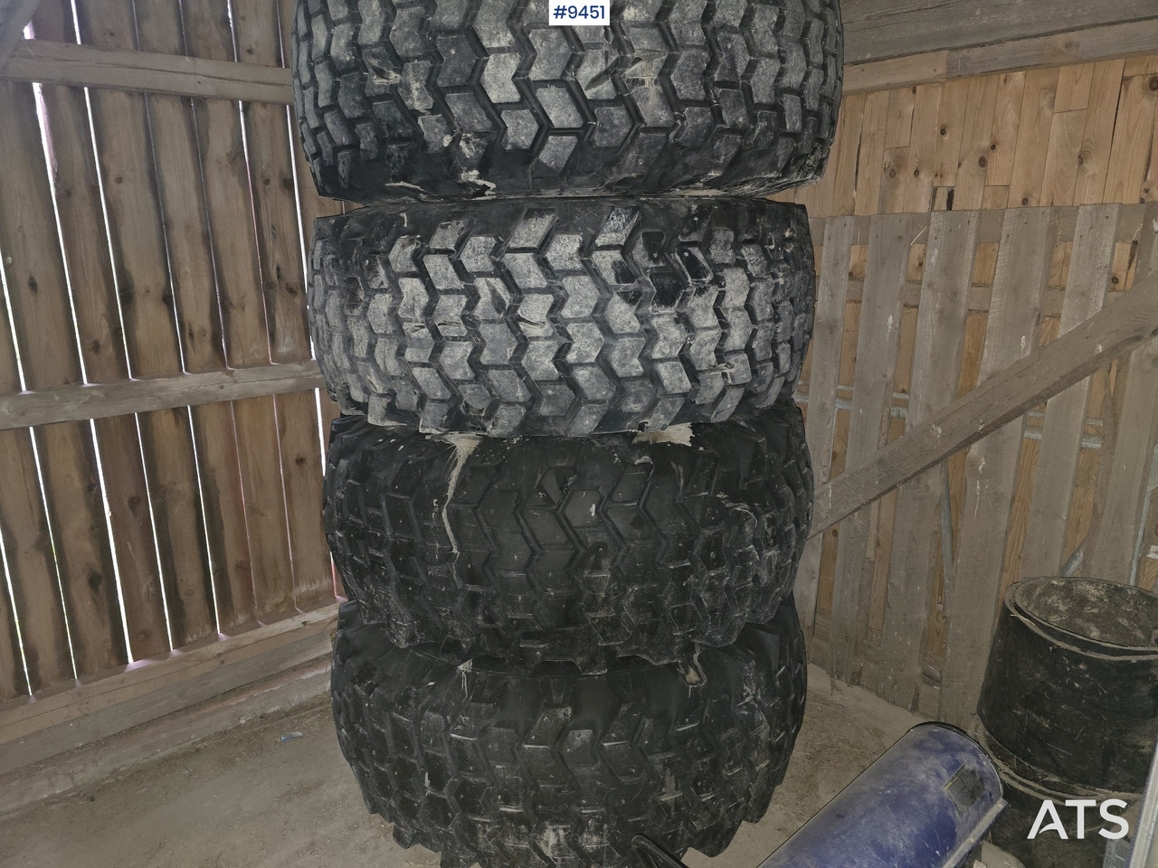 NOKIAN TIRE AND RIM FOR HUDDIG - Construction equipment: picture 1 NOKIAN TIRE AND RIM FOR HUDDIG - Construction equipment: picture 1
