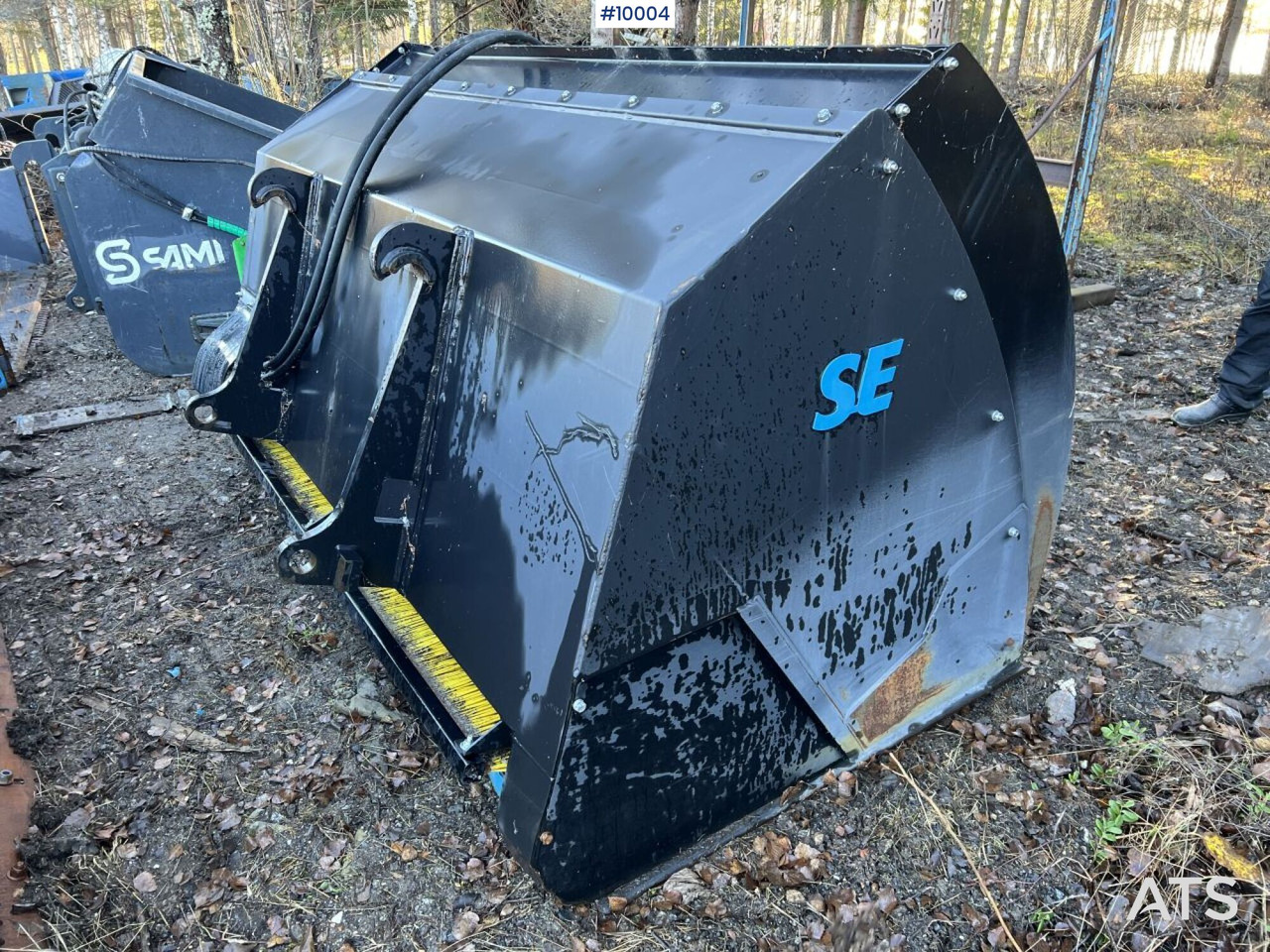 Sand spreader bucket 3350 L, Large BM - Sand/ Salt spreader: picture 4 Sand spreader bucket 3350 L, Large BM - Sand/ Salt spreader: picture 4