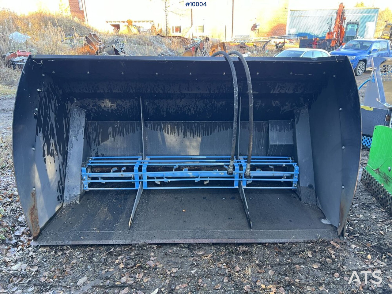 Sand spreader bucket 3350 L, Large BM - Sand/ Salt spreader: picture 2 Sand spreader bucket 3350 L, Large BM - Sand/ Salt spreader: picture 2