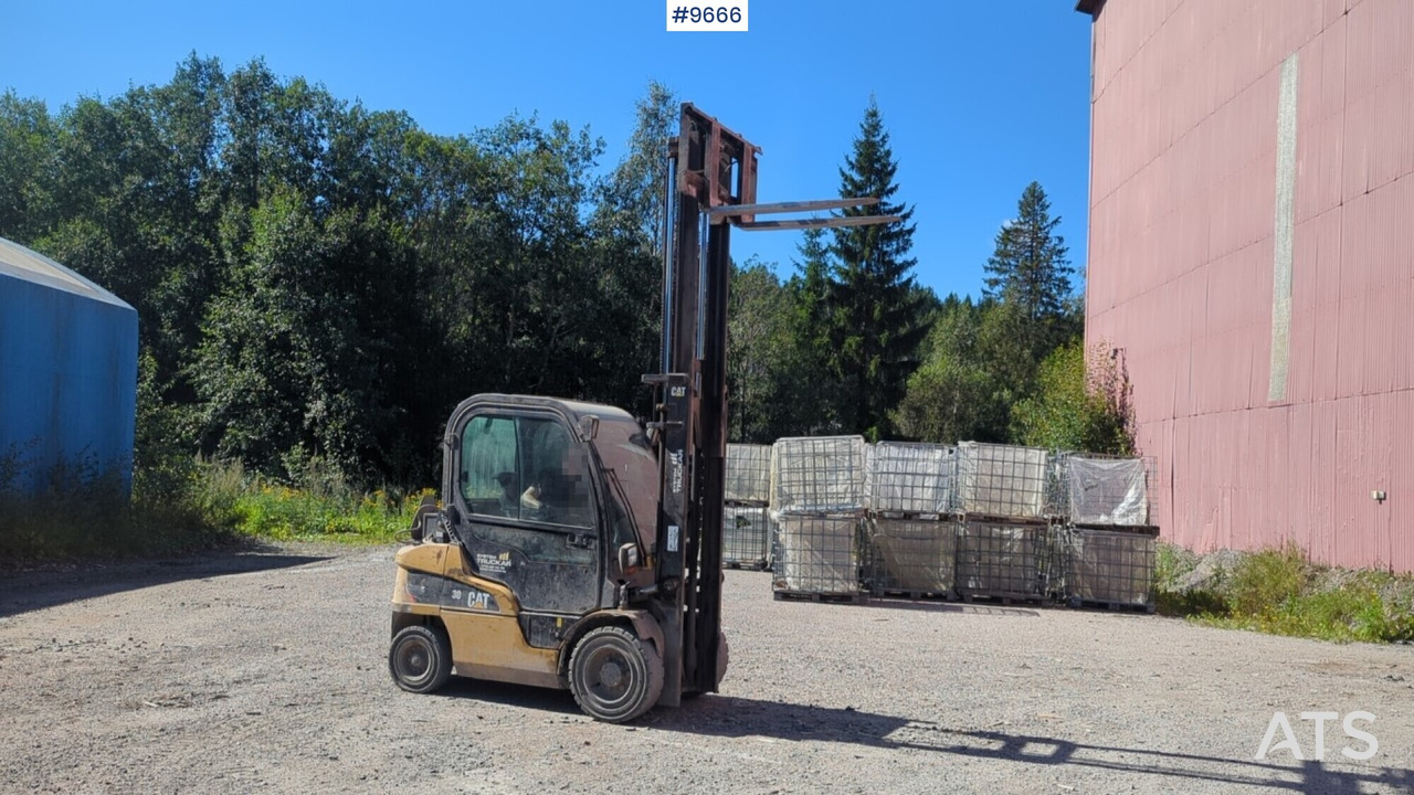 Truck CAT DP30N Defect (See Video) - Diesel forklift: picture 3 Truck CAT DP30N Defect (See Video) - Diesel forklift: picture 3