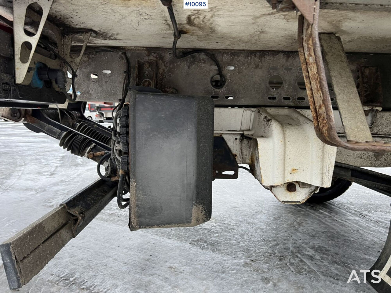 Box van VOLKSWAGEN CRAFTER with tailgate lift: picture 20 Box van VOLKSWAGEN CRAFTER with tailgate lift: picture 20