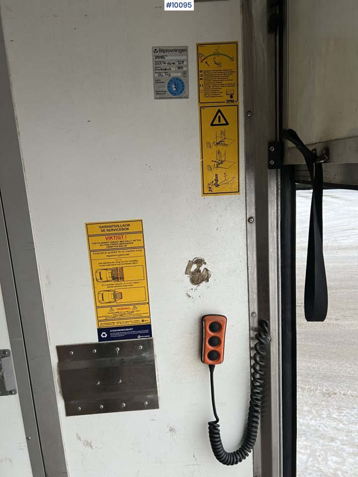 Box van VOLKSWAGEN CRAFTER with tailgate lift: picture 17 Box van VOLKSWAGEN CRAFTER with tailgate lift: picture 17