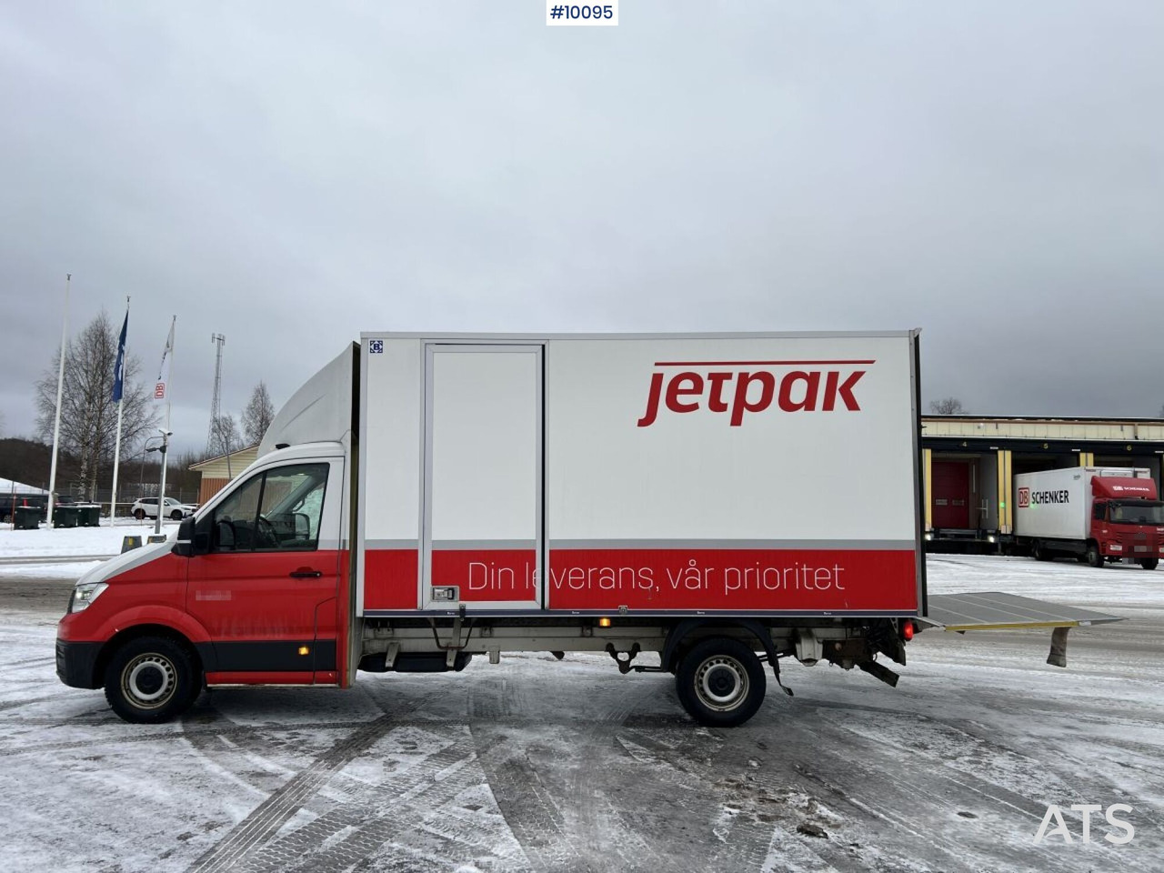 Box van VOLKSWAGEN CRAFTER with tailgate lift: picture 9 Box van VOLKSWAGEN CRAFTER with tailgate lift: picture 9