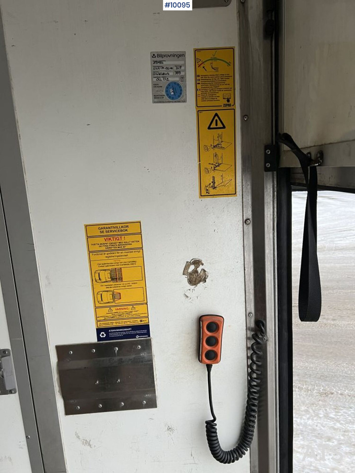 Box van VOLKSWAGEN CRAFTER with tailgate lift: picture 16 Box van VOLKSWAGEN CRAFTER with tailgate lift: picture 16