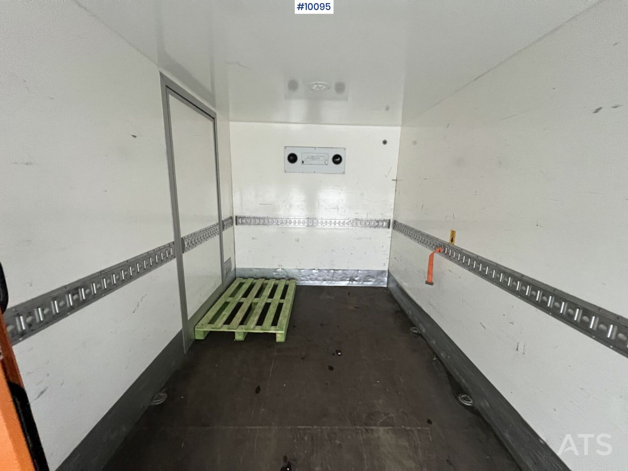 Box van VOLKSWAGEN CRAFTER with tailgate lift: picture 12 Box van VOLKSWAGEN CRAFTER with tailgate lift: picture 12