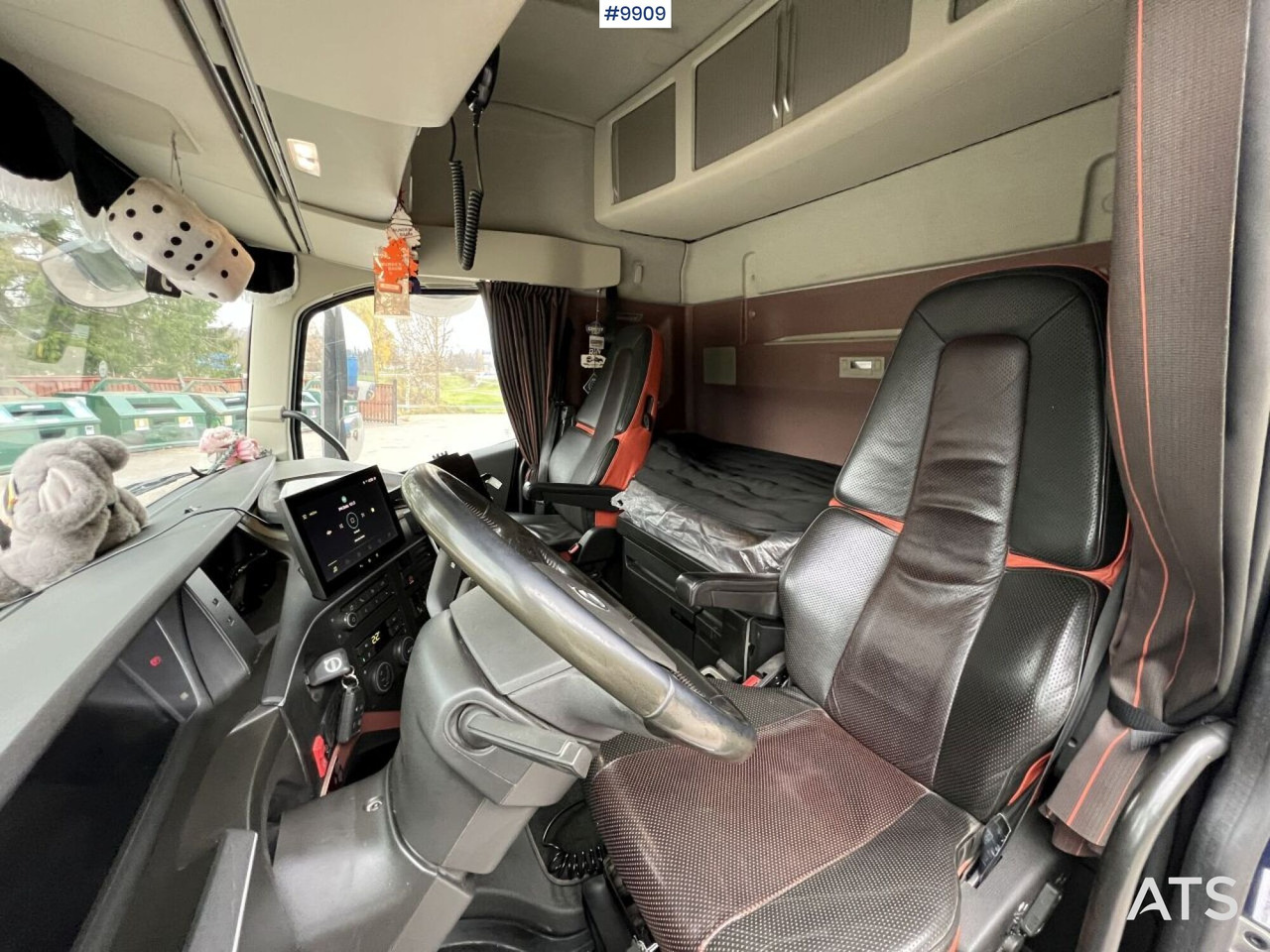 Volvo FH 64R Timber truck with crane and trailer - Logging truck, Crane truck: picture 5 Volvo FH 64R Timber truck with crane and trailer - Logging truck, Crane truck: picture 5