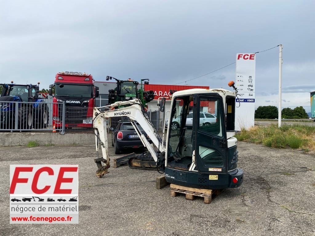 Hyundai ROBEX 25Z-9AK Certificat CE endommagée  - Mini excavator: picture 1 Hyundai ROBEX 25Z-9AK Certificat CE endommagée  - Mini excavator: picture 1