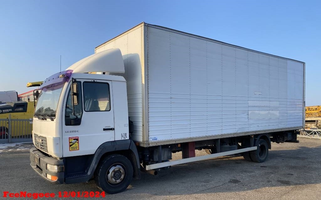 Box truck MAN LE 220C a Réparer: picture 1