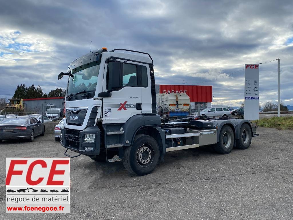 MAN TGS 33.470 X-Lion/HIAB MultiLift endommagé - Hook lift truck: picture 1 MAN TGS 33.470 X-Lion/HIAB MultiLift endommagé - Hook lift truck: picture 1