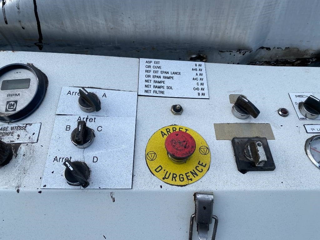 Asphalt distributor Mercedes-Benz ACTROS Mp2 2536/6x2 BVM -ACMAR CRAON Z12341: picture 41 Asphalt distributor Mercedes-Benz ACTROS Mp2 2536/6x2 BVM -ACMAR CRAON Z12341: picture 41