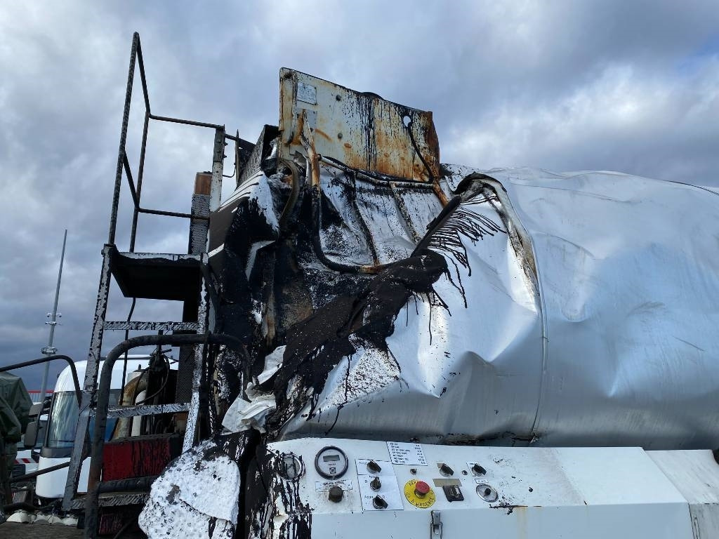 Asphalt distributor Mercedes-Benz ACTROS Mp2 2536/6x2 BVM -ACMAR CRAON Z12341: picture 42 Asphalt distributor Mercedes-Benz ACTROS Mp2 2536/6x2 BVM -ACMAR CRAON Z12341: picture 42