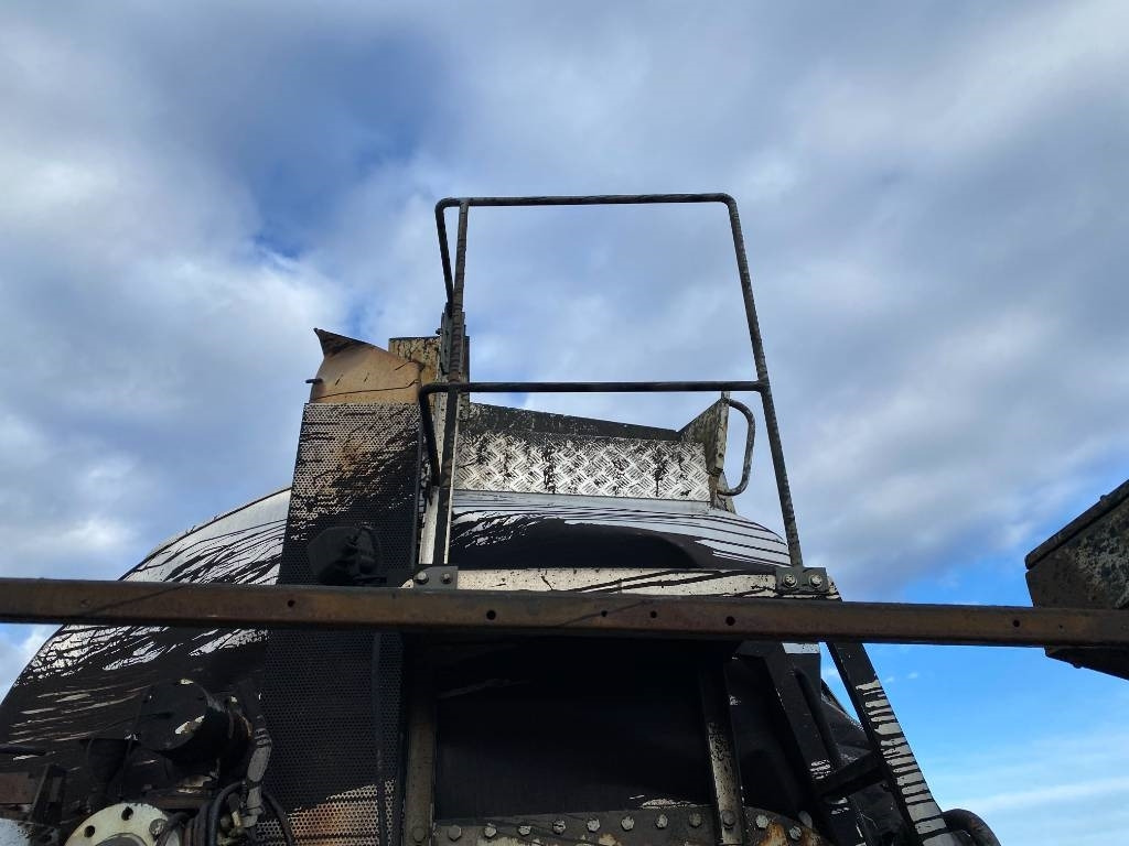 Asphalt distributor Mercedes-Benz ACTROS Mp2 2536/6x2 BVM -ACMAR CRAON Z12341: picture 28 Asphalt distributor Mercedes-Benz ACTROS Mp2 2536/6x2 BVM -ACMAR CRAON Z12341: picture 28