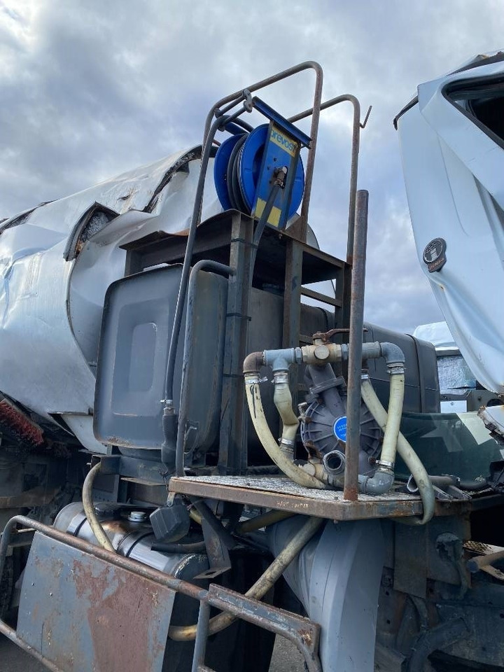 Asphalt distributor Mercedes-Benz ACTROS Mp2 2536/6x2 BVM -ACMAR CRAON Z12341: picture 46 Asphalt distributor Mercedes-Benz ACTROS Mp2 2536/6x2 BVM -ACMAR CRAON Z12341: picture 46