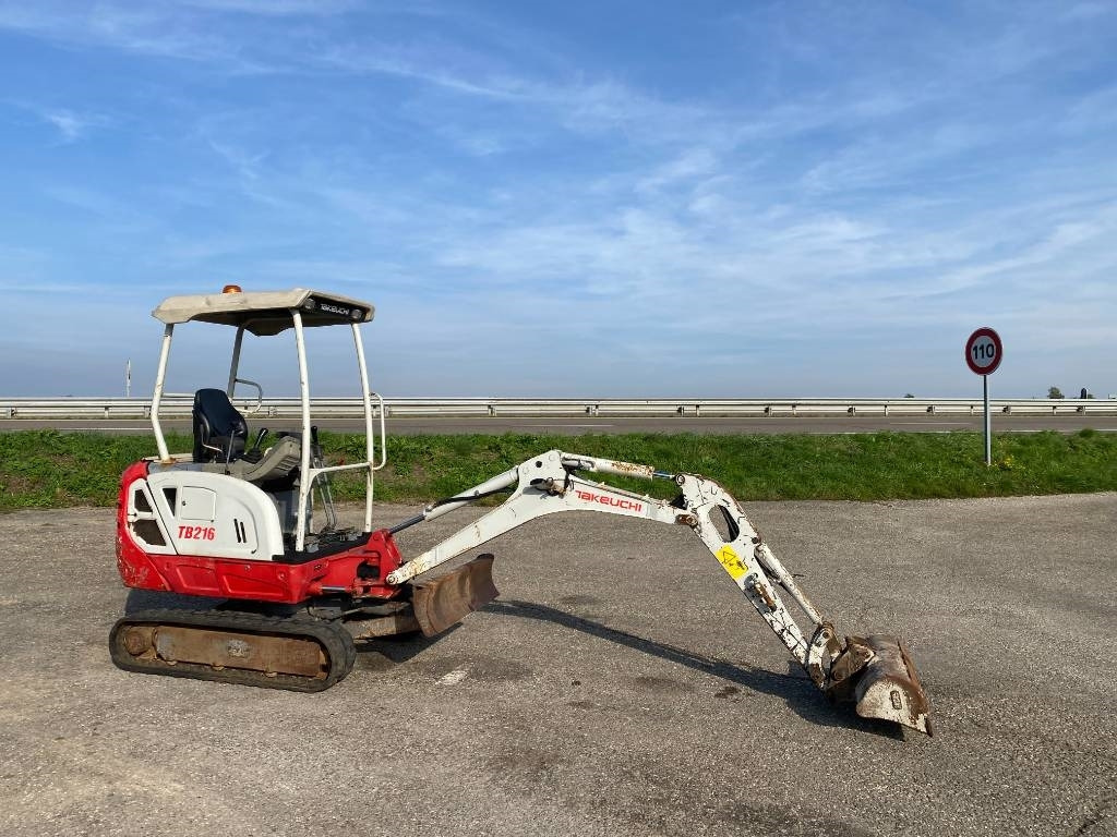 Takeuchi TB 216 /1er Main endommagée  - Mini excavator: picture 3 Takeuchi TB 216 /1er Main endommagée  - Mini excavator: picture 3