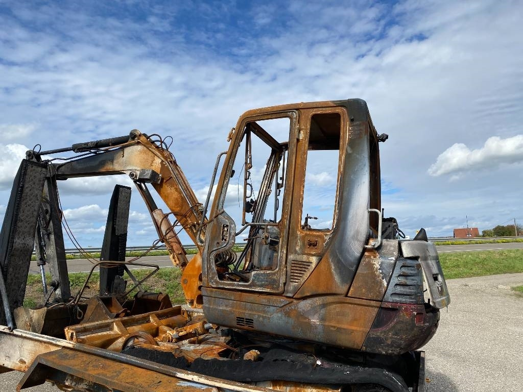 Takeuchi TB 250 + Brise roche et Godets endommagée  - Mini excavator: picture 3 Takeuchi TB 250 + Brise roche et Godets endommagée  - Mini excavator: picture 3