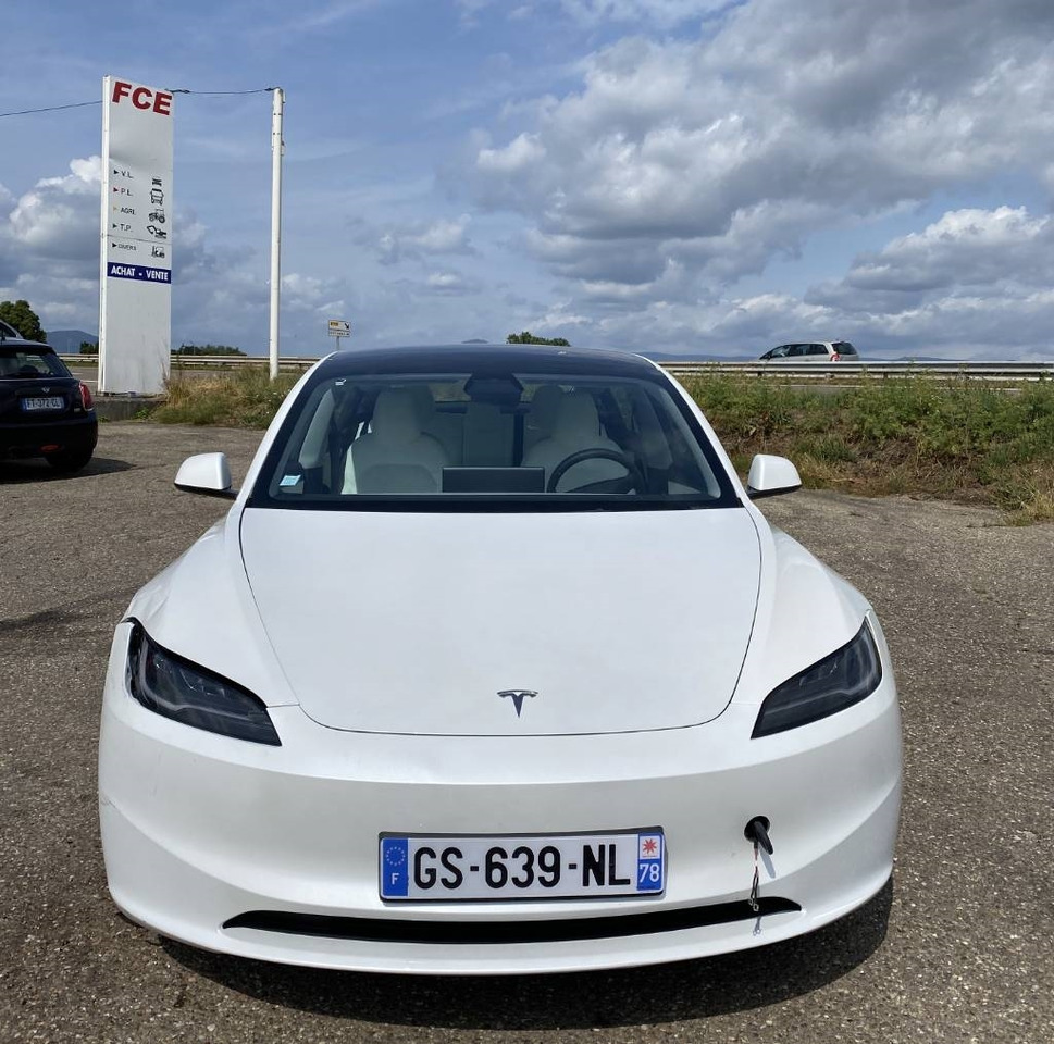 Tesla MODEL 3 5YJ3 Carte Grise Française endommagée - Car: picture 2 Tesla MODEL 3 5YJ3 Carte Grise Française endommagée - Car: picture 2