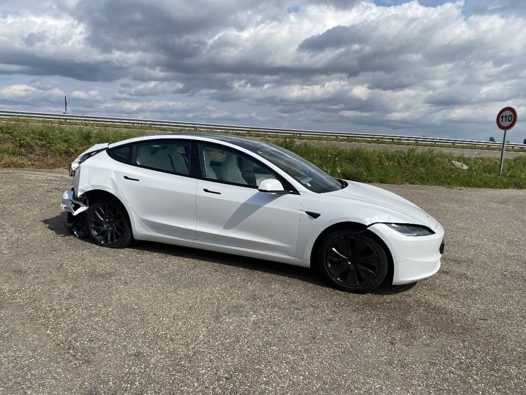 Tesla MODEL 3 5YJ3 Carte Grise Française endommagée - Car: picture 3 Tesla MODEL 3 5YJ3 Carte Grise Française endommagée - Car: picture 3