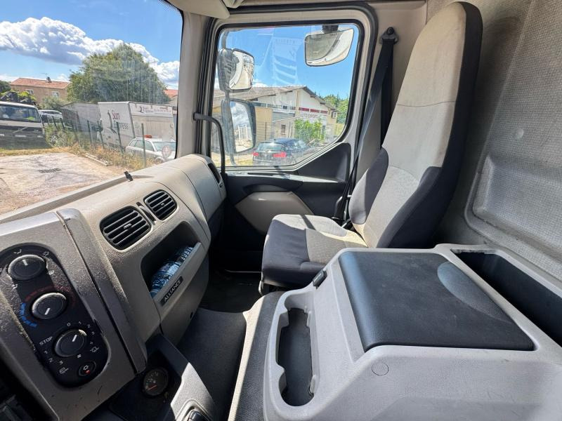 Refrigerator truck Renault Midlum 220 DXI: picture 15