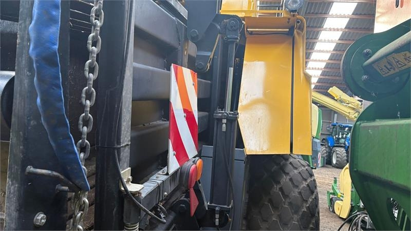 New Holland BB9090 - Square baler: picture 4 New Holland BB9090 - Square baler: picture 4