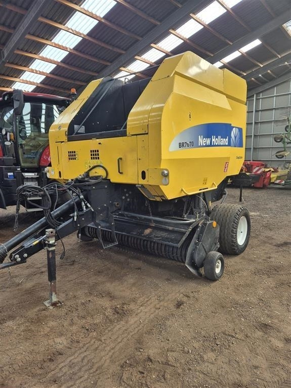 New Holland BR7070 med rotorsnitter Snitter - Round baler: picture 1 New Holland BR7070 med rotorsnitter Snitter - Round baler: picture 1