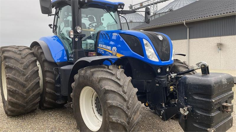 New Holland T7.270 AutoCommand T7.270 - Farm tractor: picture 1 New Holland T7.270 AutoCommand T7.270 - Farm tractor: picture 1
