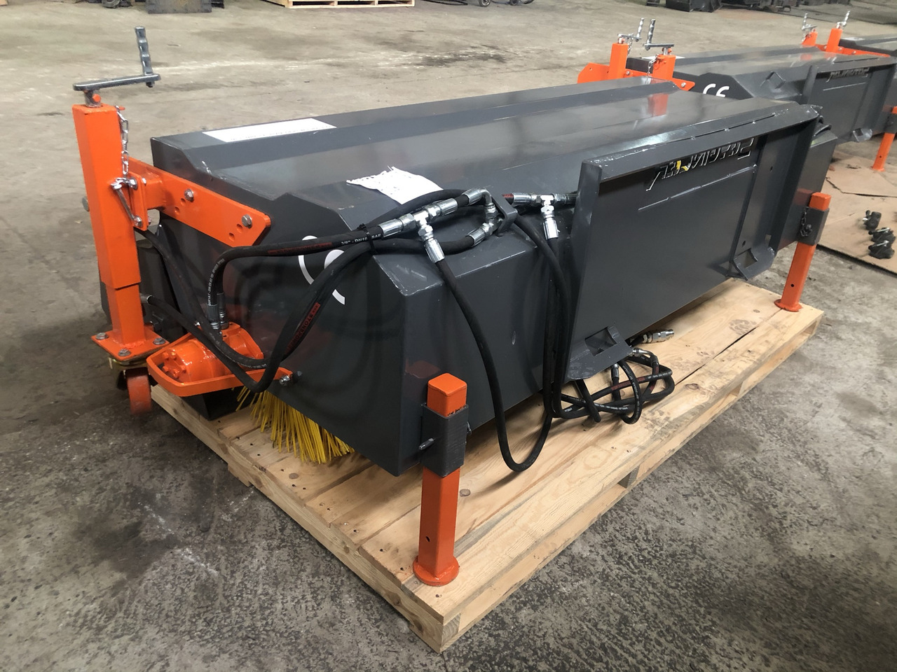 SAYGINLAR SKID STEER MOUNTED ROAD SWEEPER - Broom for Skid steer loader: picture 5 SAYGINLAR SKID STEER MOUNTED ROAD SWEEPER - Broom for Skid steer loader: picture 5