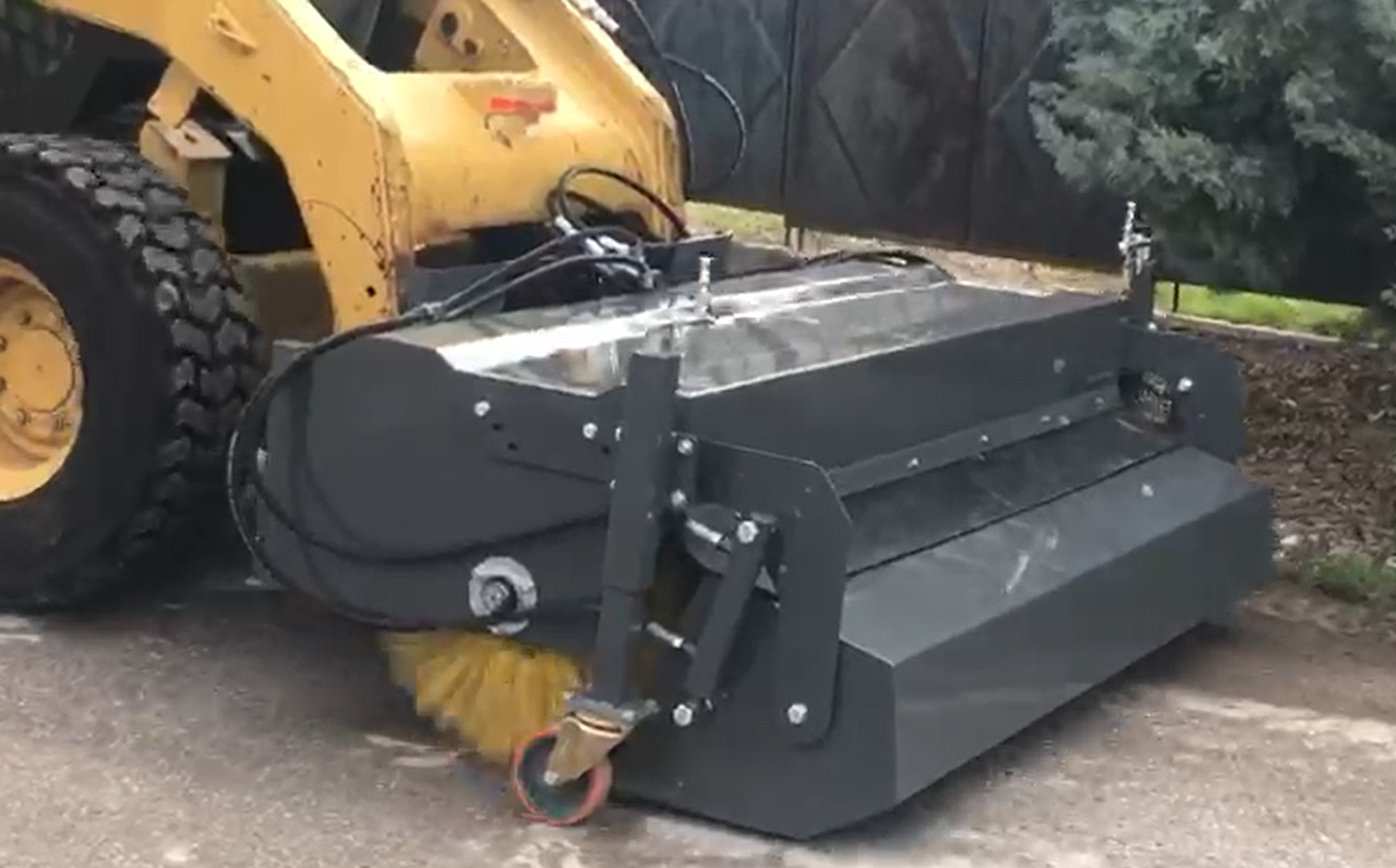 SAYGINLAR SKID STEER MOUNTED ROAD SWEEPER - Broom for Skid steer loader: picture 3 SAYGINLAR SKID STEER MOUNTED ROAD SWEEPER - Broom for Skid steer loader: picture 3