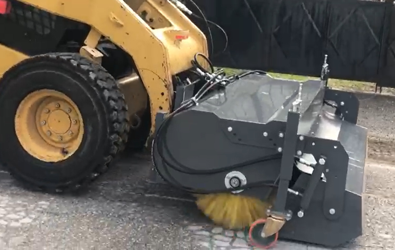 SAYGINLAR SKID STEER MOUNTED ROAD SWEEPER - Broom for Skid steer loader: picture 2 SAYGINLAR SKID STEER MOUNTED ROAD SWEEPER - Broom for Skid steer loader: picture 2