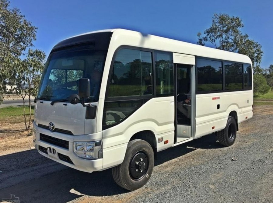 Toyota Coaster 23 SEATS 4x4 4.2L Diesel Manual - Suburban bus: picture 1 Toyota Coaster 23 SEATS 4x4 4.2L Diesel Manual - Suburban bus: picture 1