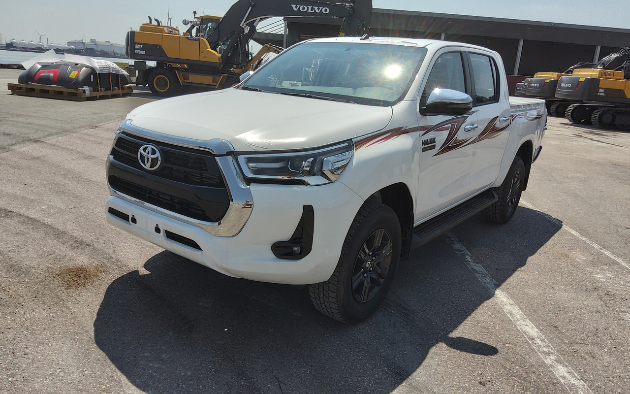 Toyota Hilux / Revo Pick-up double cabin luxe 2.4L Turbo Diesel Automatic - Car: picture 1 Toyota Hilux / Revo Pick-up double cabin luxe 2.4L Turbo Diesel Automatic - Car: picture 1