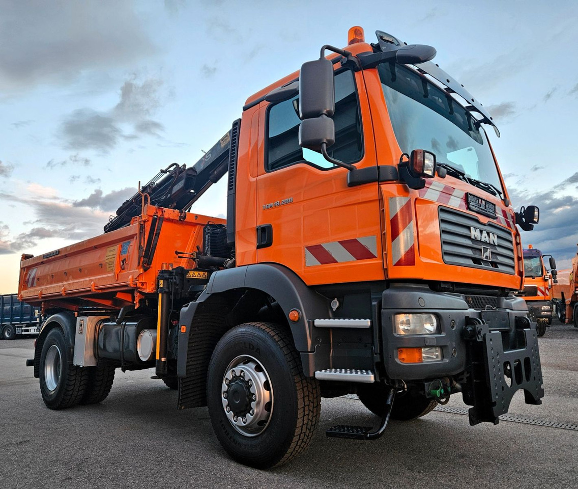 MAN TGM 18.280 4x4 HIAB 111-3 Funk Kran Winterdienst - Tipper, Crane truck: picture 1 MAN TGM 18.280 4x4 HIAB 111-3 Funk Kran Winterdienst - Tipper, Crane truck: picture 1
