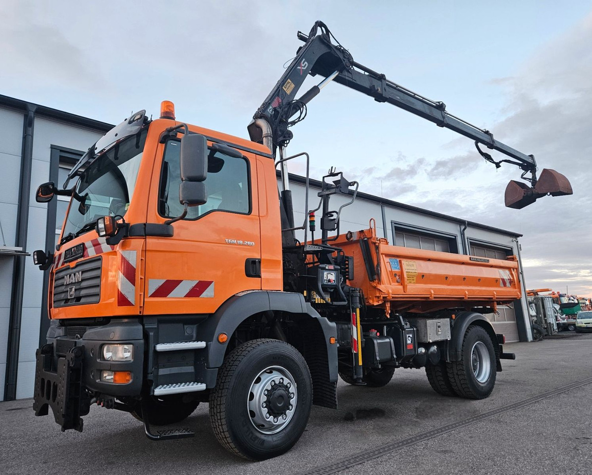 MAN TGM 18.280 4x4 HIAB 111-3 Funk Kran Winterdienst - Tipper, Crane truck: picture 1 MAN TGM 18.280 4x4 HIAB 111-3 Funk Kran Winterdienst - Tipper, Crane truck: picture 1