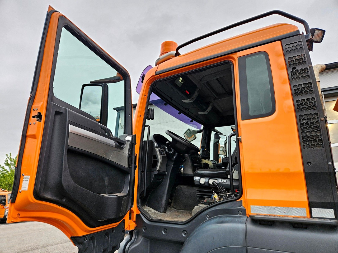 Tipper, Crane truck MAN TGS 28.360 6x4-4 HIAB 144E-4 Kran Euro5: picture 16