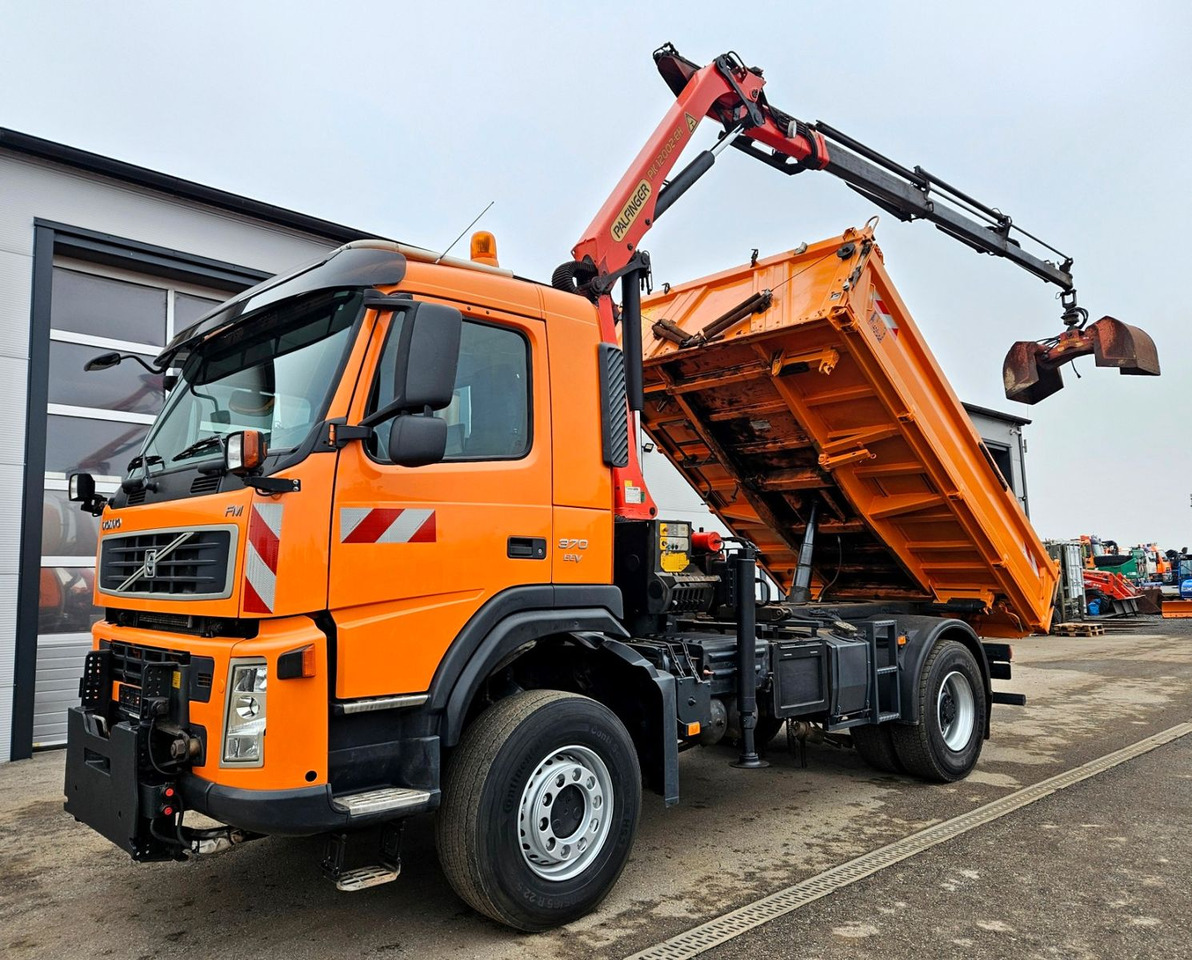 Volvo FM 370 4x4 Palfinger PK12002 Funk Kran EEV - Tipper, Crane truck: picture 1 Volvo FM 370 4x4 Palfinger PK12002 Funk Kran EEV - Tipper, Crane truck: picture 1