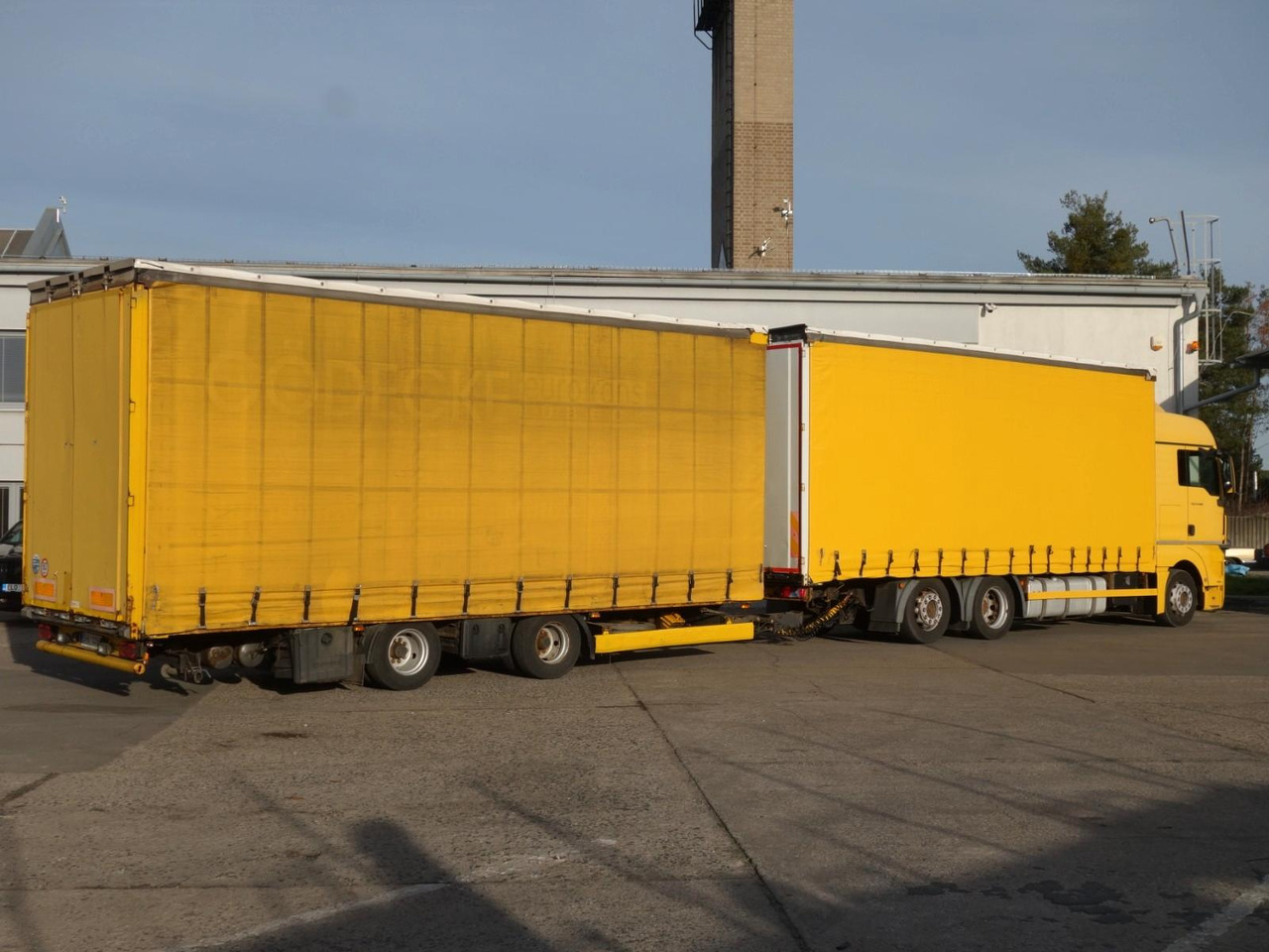 MAN TGX 24.400 EEV 6x2 + Anhänger Krone 120m3 - Curtainsider truck: picture 4 MAN TGX 24.400 EEV 6x2 + Anhänger Krone 120m3 - Curtainsider truck: picture 4