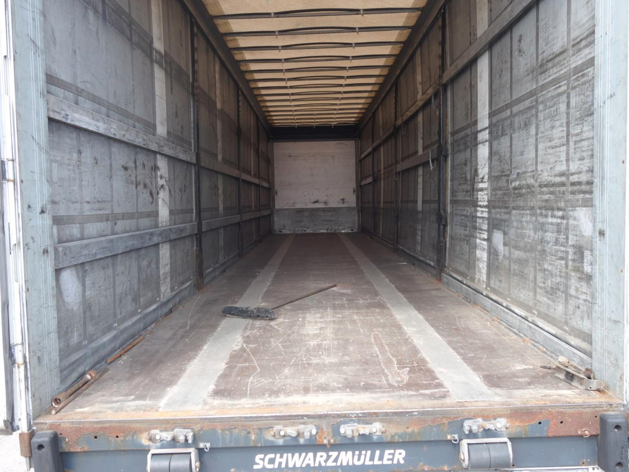 Schwarzmüller SPA 3/E MEGA, Liftachse, SAF Achsen, 2 Stk. - Curtainsider semi-trailer: picture 4 Schwarzmüller SPA 3/E MEGA, Liftachse, SAF Achsen, 2 Stk. - Curtainsider semi-trailer: picture 4