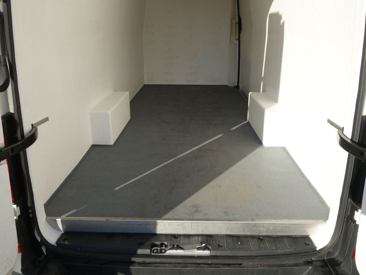 Refrigerated van Volkswagen Crafter 2,0TDI Kühlkasten 35 Extra Long: picture 7 Refrigerated van Volkswagen Crafter 2,0TDI Kühlkasten 35 Extra Long: picture 7