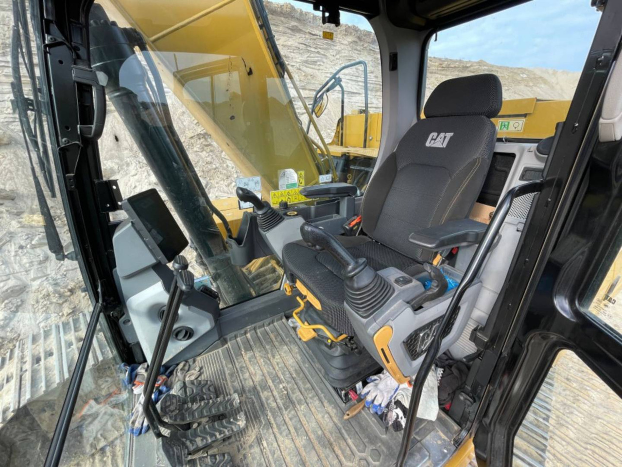 CAT 320 - Crawler excavator: picture 5 CAT 320 - Crawler excavator: picture 5