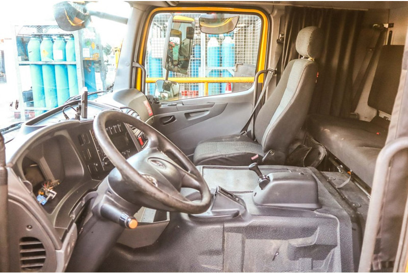 Mercedes-Benz ATEGO MP3 F04 6-CYL - Cab and interior for Truck: picture 5 Mercedes-Benz ATEGO MP3 F04 6-CYL - Cab and interior for Truck: picture 5