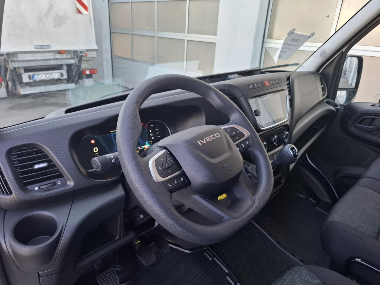Interior photo 1: Panel van, Combi van IVECO Daily 35S16D