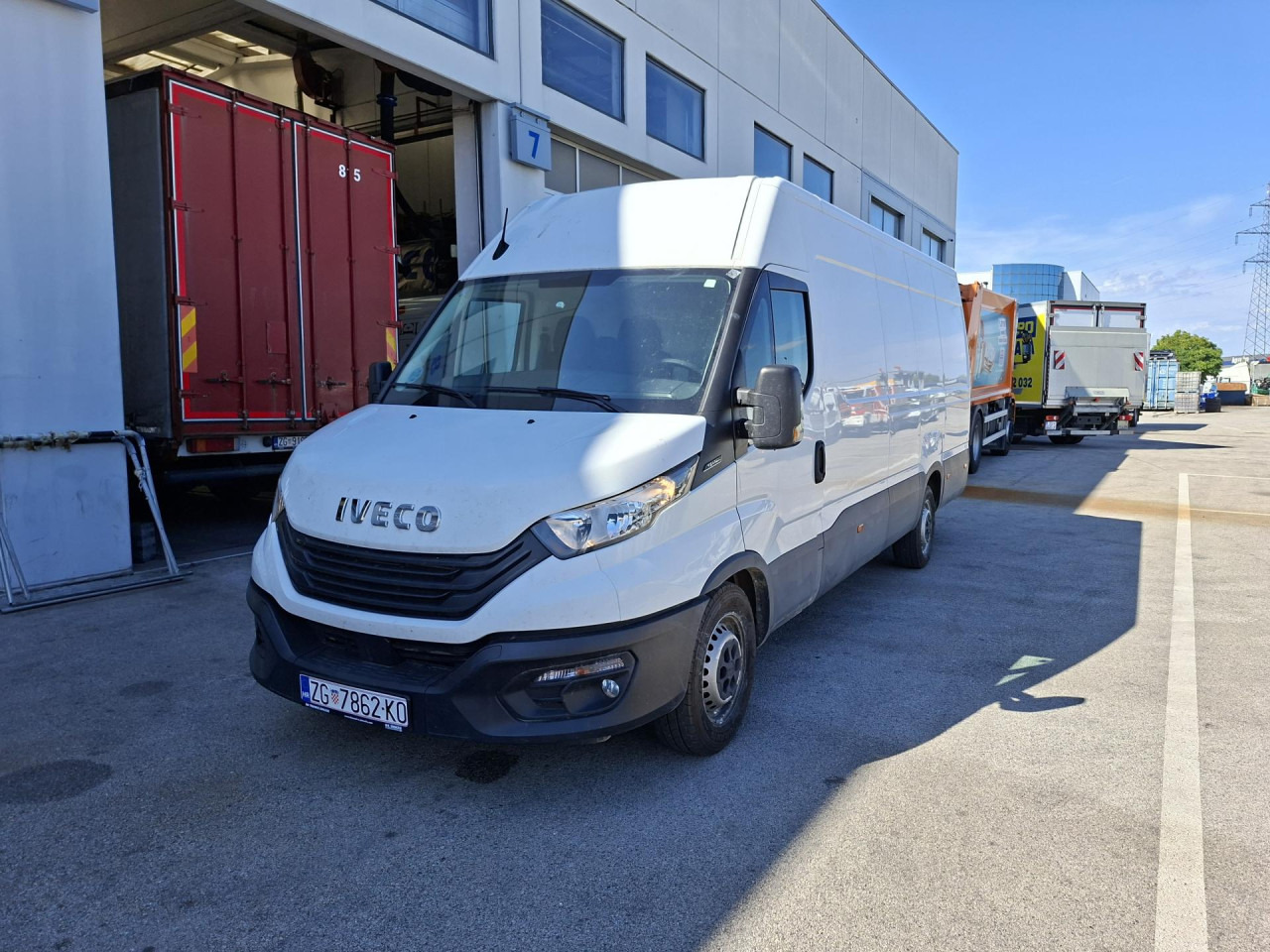 IVECO Daily 35S16V - Passenger van: picture 2 IVECO Daily 35S16V - Passenger van: picture 2