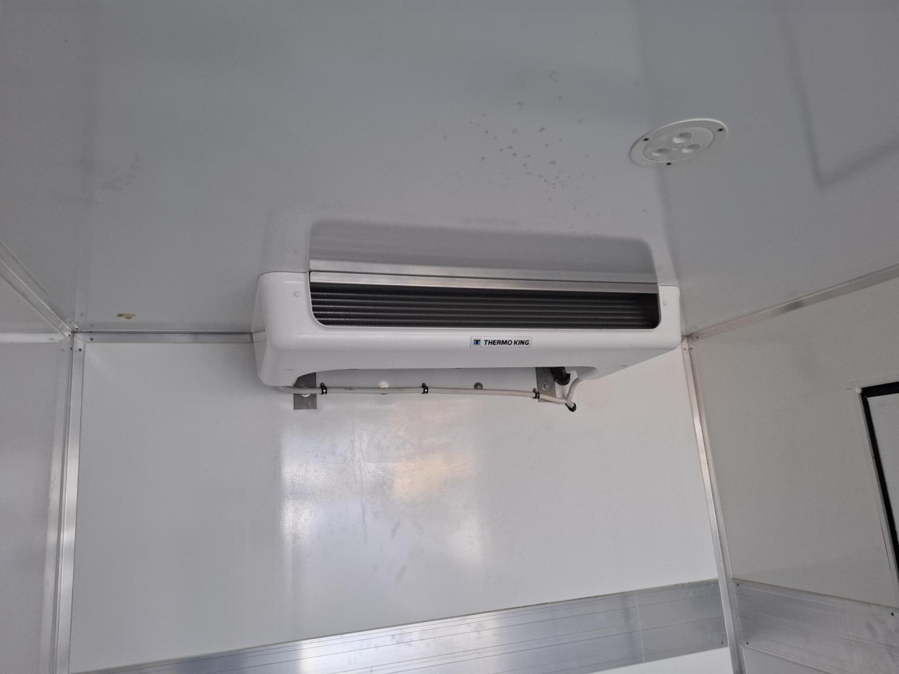 IVECO Eurocargo ML120EL21/P - Refrigerator truck: picture 5 IVECO Eurocargo ML120EL21/P - Refrigerator truck: picture 5