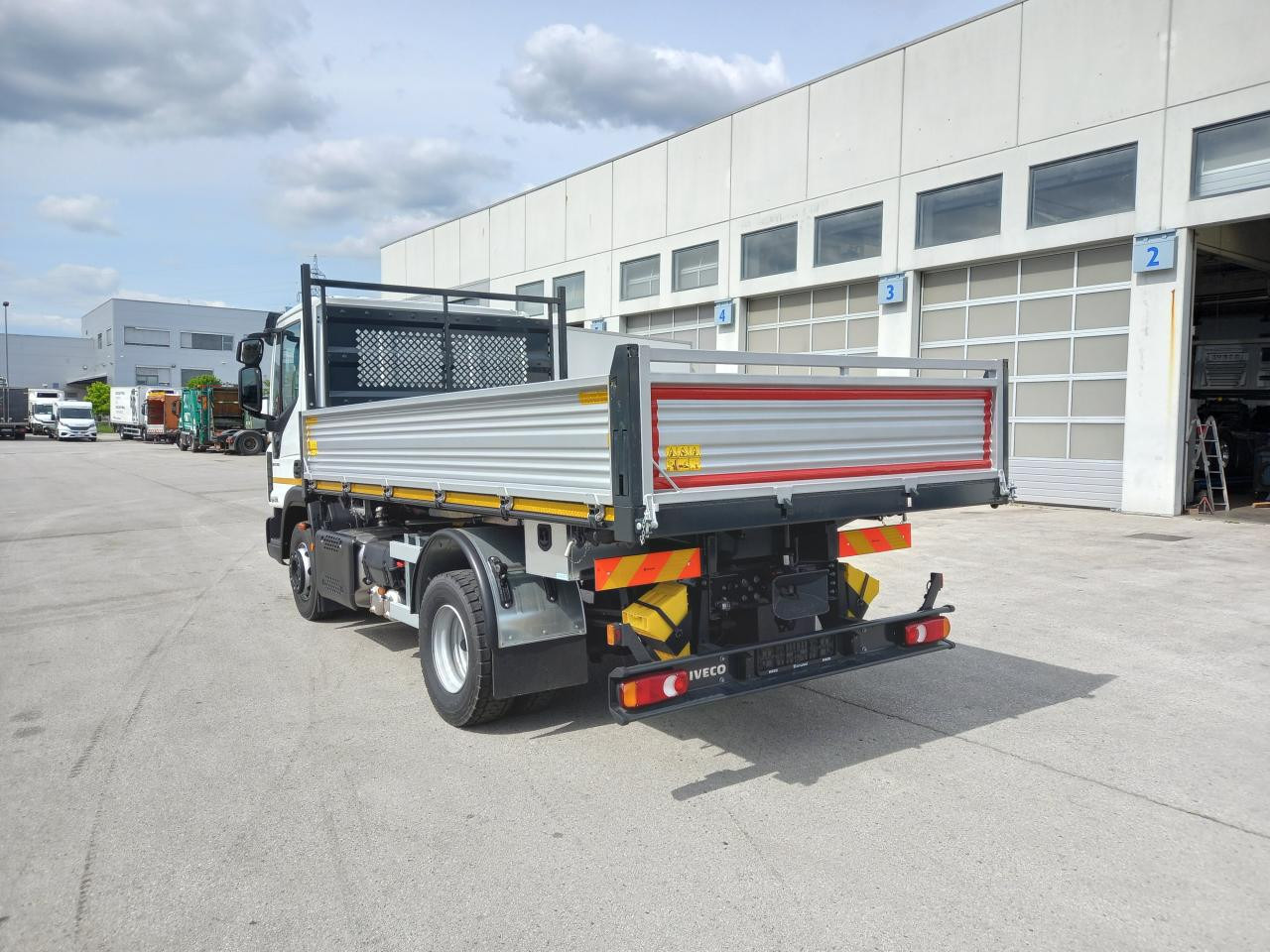 IVECO Eurocargo ML120EL25 - Tipper: picture 3 IVECO Eurocargo ML120EL25 - Tipper: picture 3