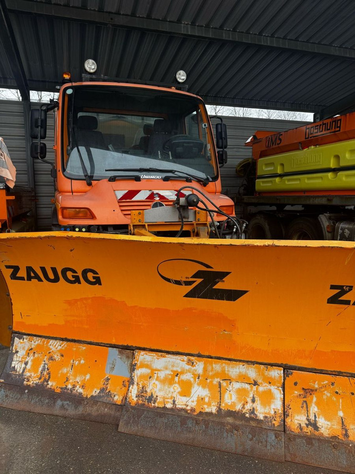 Truck Unimog U400 4x4, Winterdienst, Schild+Streuer: picture 6