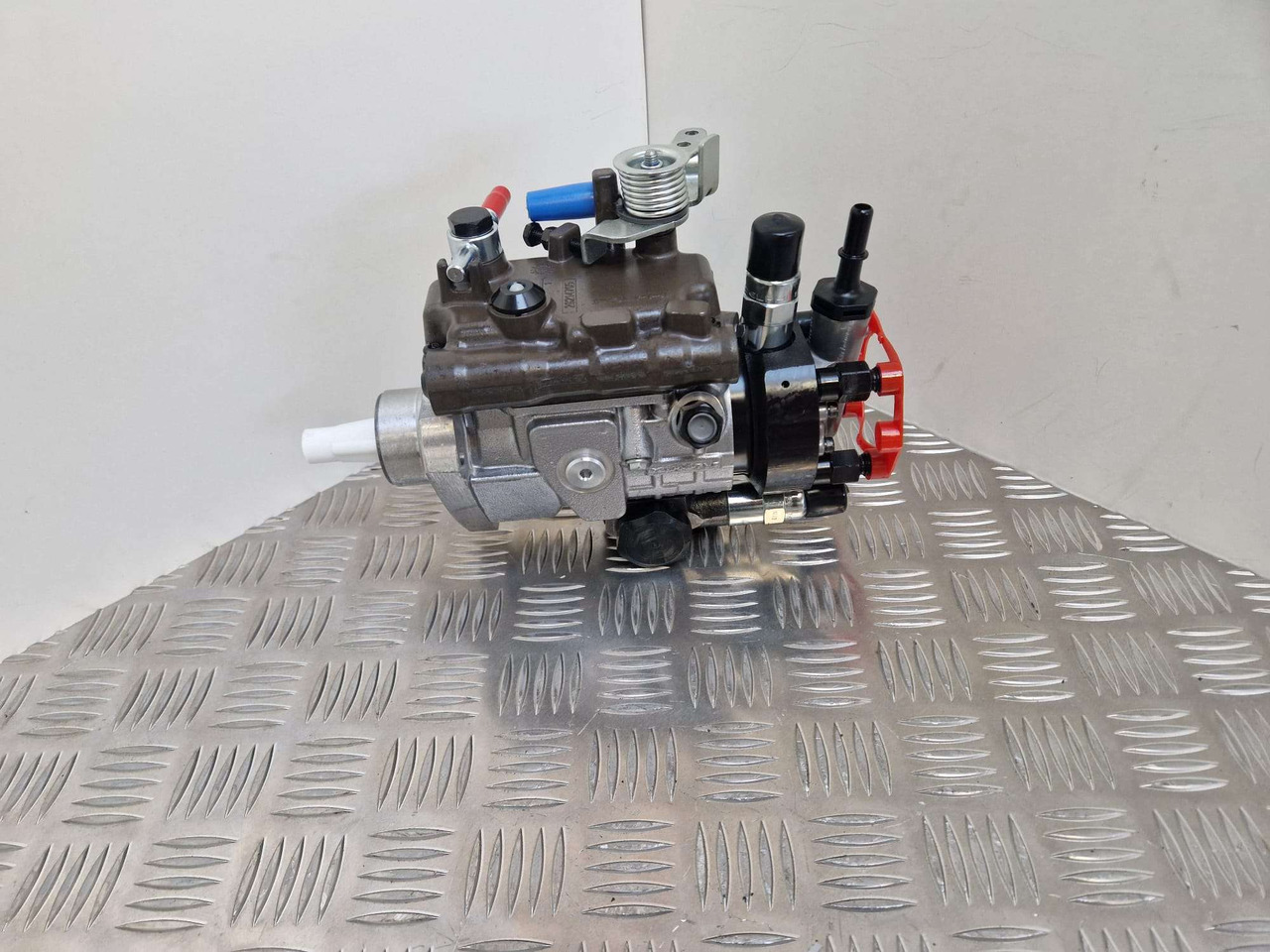 320/06933 12V injection pump 9520A512G Delphi - Engine and parts for Construction machinery: picture 1 320/06933 12V injection pump 9520A512G Delphi - Engine and parts for Construction machinery: picture 1