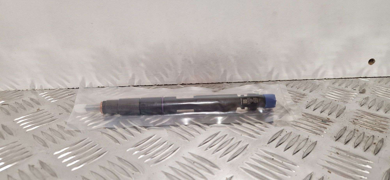 JCB 320/06827 fuel injector Delphi injector 28229876 68kw – 93kw - Engine and parts for Construction machinery: picture 1 JCB 320/06827 fuel injector Delphi injector 28229876 68kw – 93kw - Engine and parts for Construction machinery: picture 1