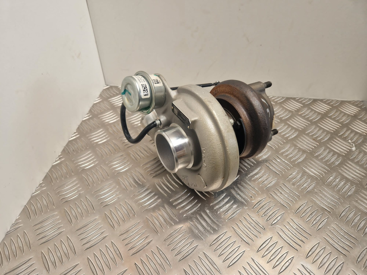 JCB turbocharger 320/06049 Garrett Turbo 762932-02 - Engine and parts for Construction machinery: picture 4 JCB turbocharger 320/06049 Garrett Turbo 762932-02 - Engine and parts for Construction machinery: picture 4