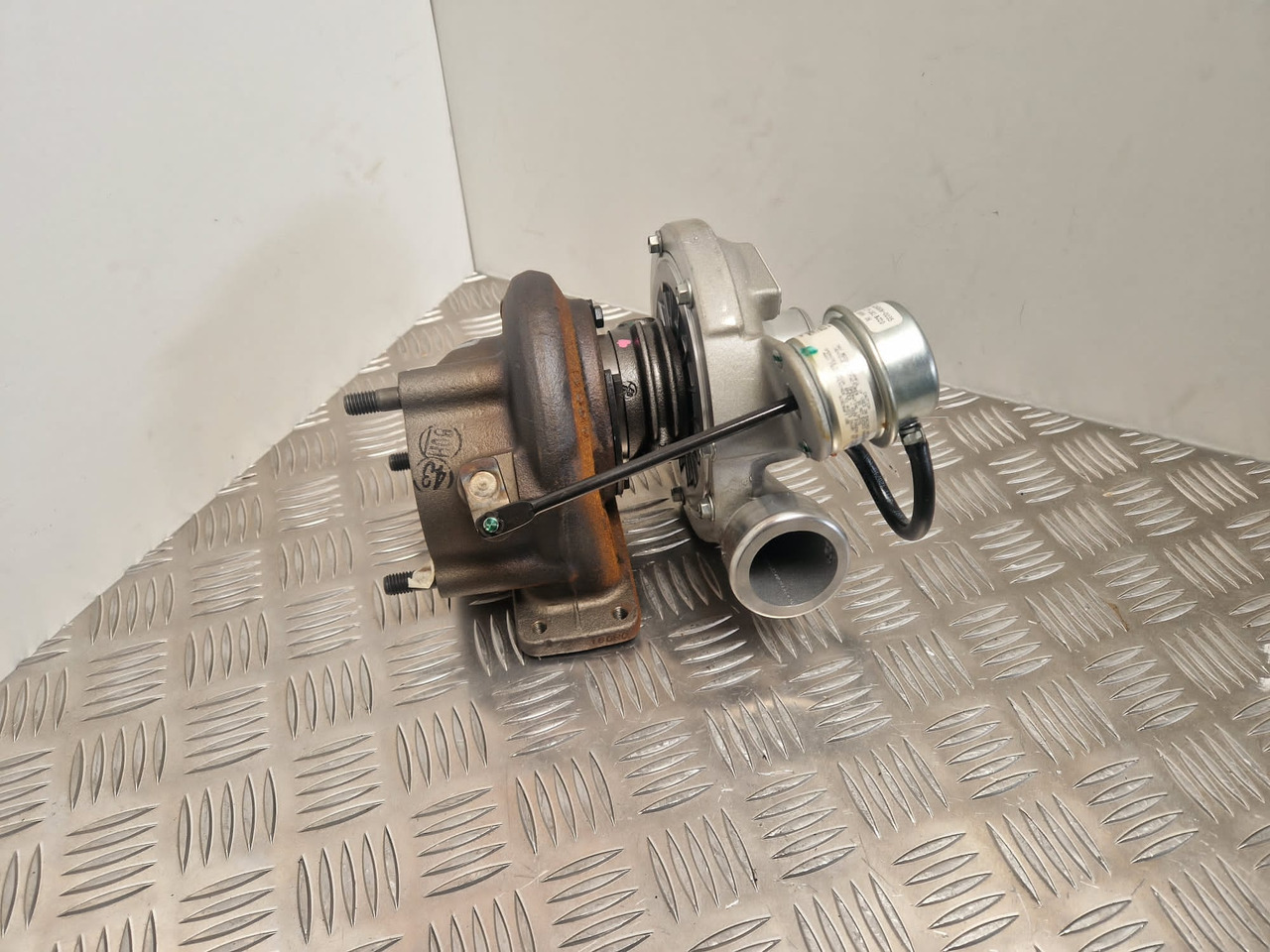 JCB turbocharger 320/06049 Garrett Turbo 762932-02 - Engine and parts for Construction machinery: picture 3 JCB turbocharger 320/06049 Garrett Turbo 762932-02 - Engine and parts for Construction machinery: picture 3